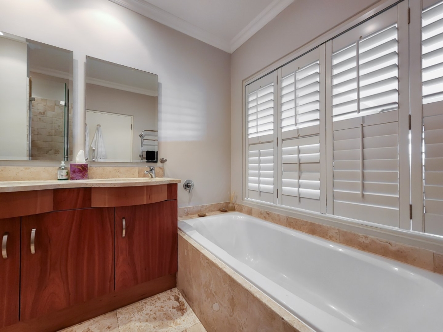 2 Bedroom Property for Sale in Mouille Point Western Cape